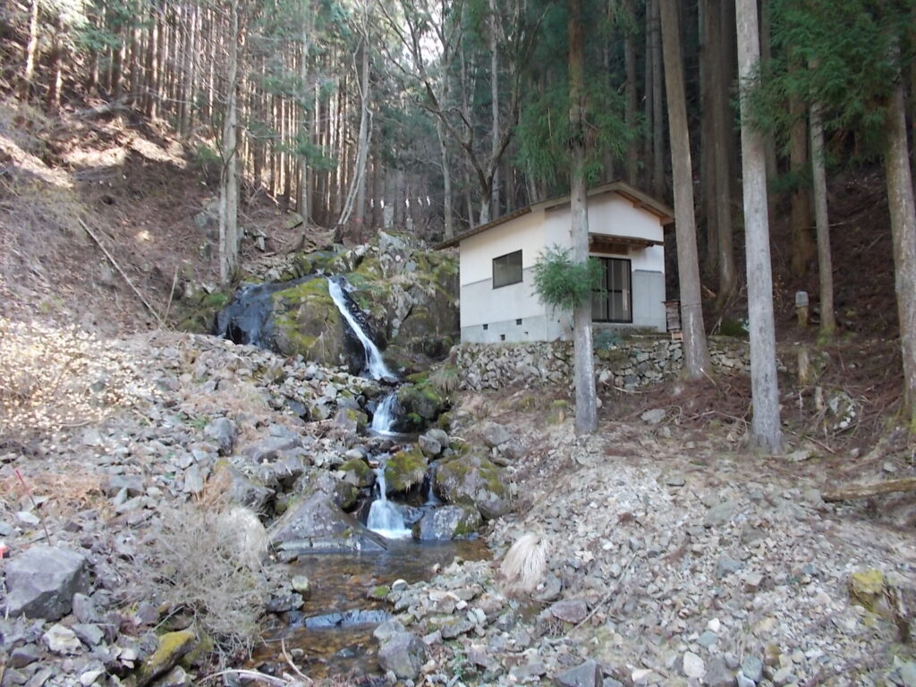 10：24 黒滝堂に着きました。