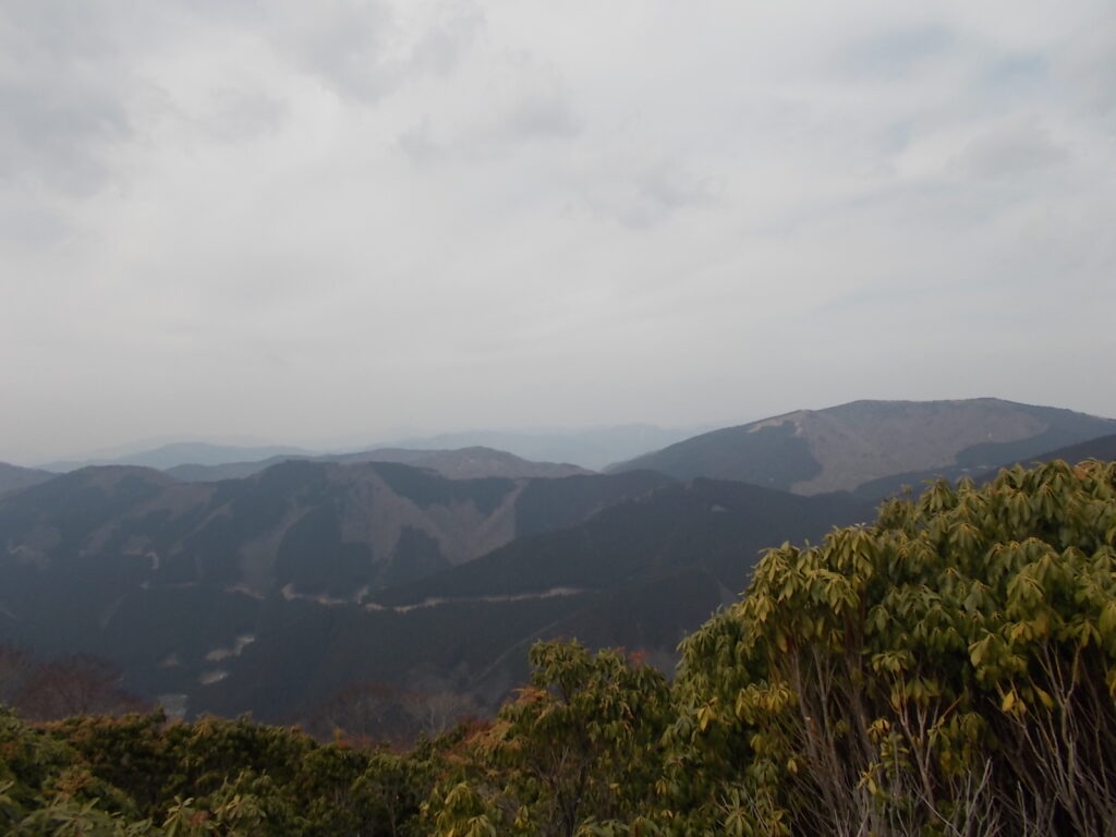 11：30　ここからも千町ヶ峰方面がよく見えます。