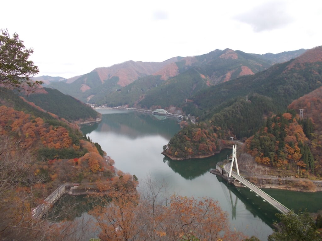 11：57　展望所からは音水湖が綺麗に見えます。