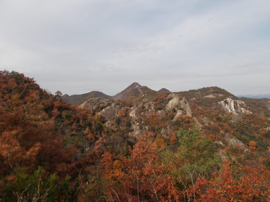 9:56 笠松山がよく見えます。