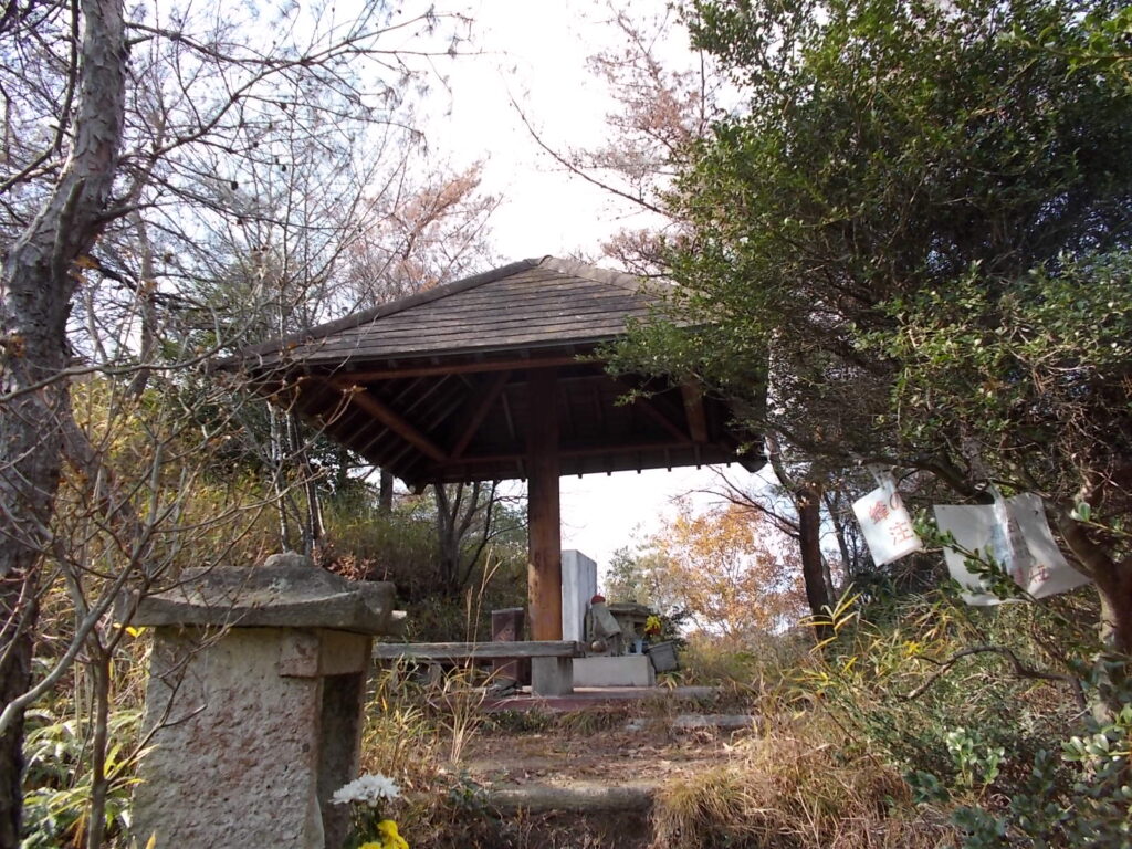 11:23 途中にあった東屋