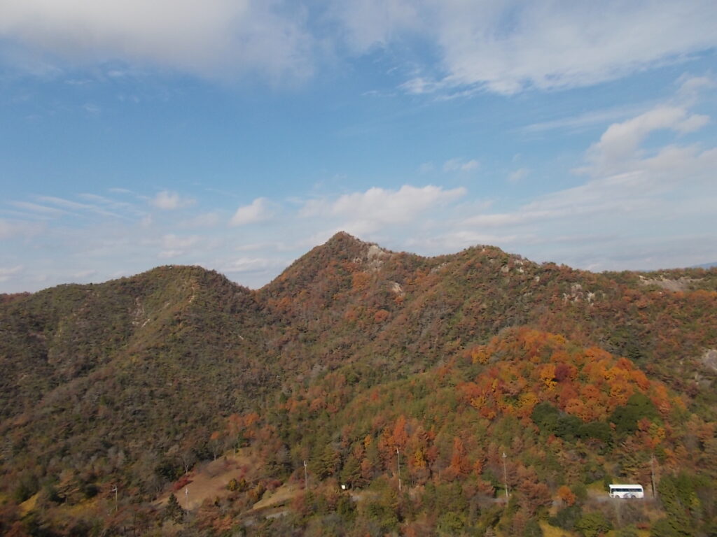 11:27 途中から見えた笠松山