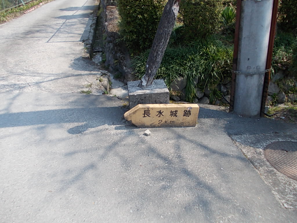 10:29 小学校内にある案内板