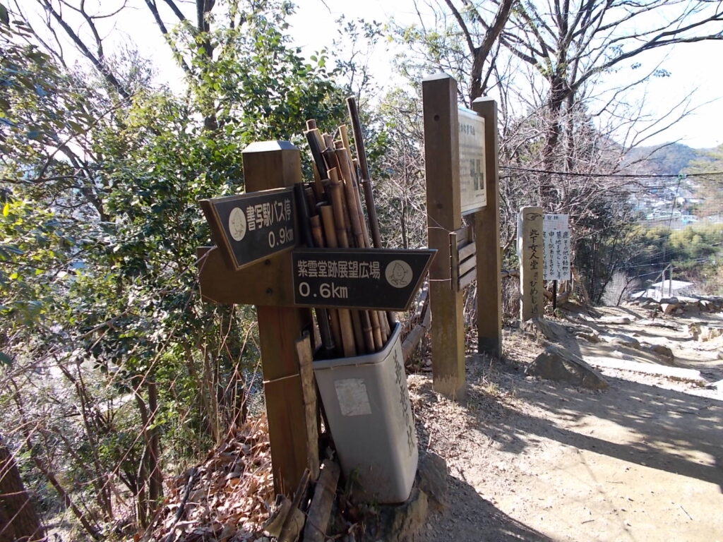 11:06 明るい見晴らしのよいところに出ました。