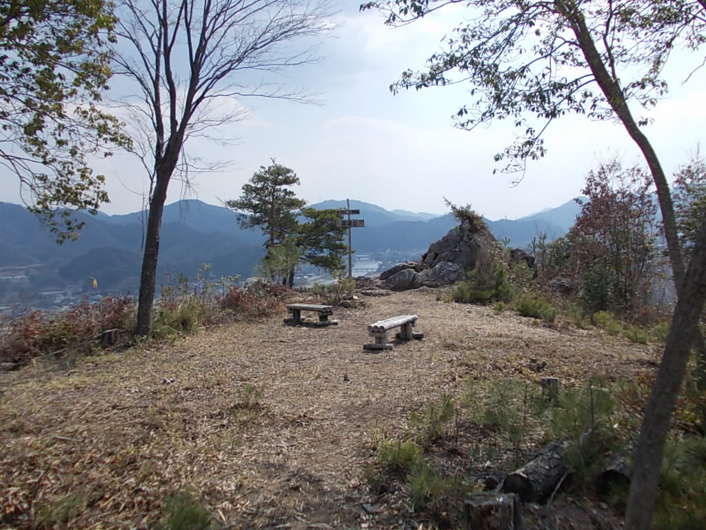 12:45 見晴らしの良い場所に出ました。