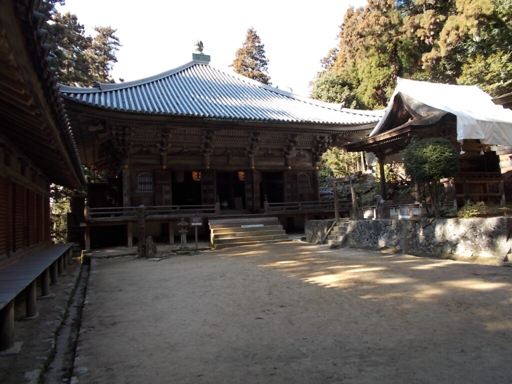 12:17 奥の院 開山堂です。