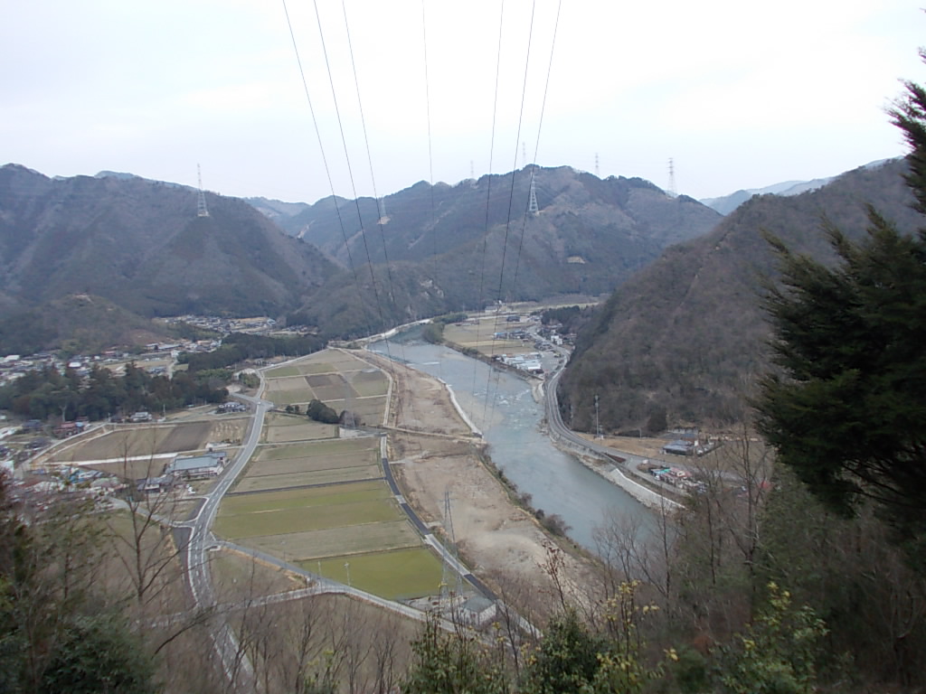 10:26 ここからは揖保川沿いの与位の集落がよく見えます。