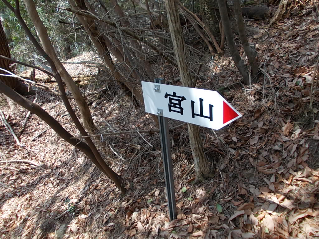 11:42 超急傾斜を下りたところの案内板です。