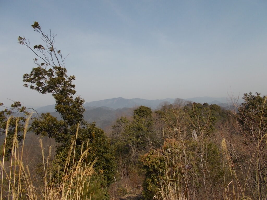 10：19　北側の笠形山ですね。
