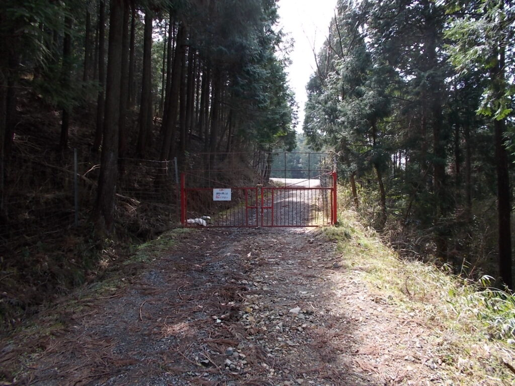 12：48　獣柵を開けて出ます。