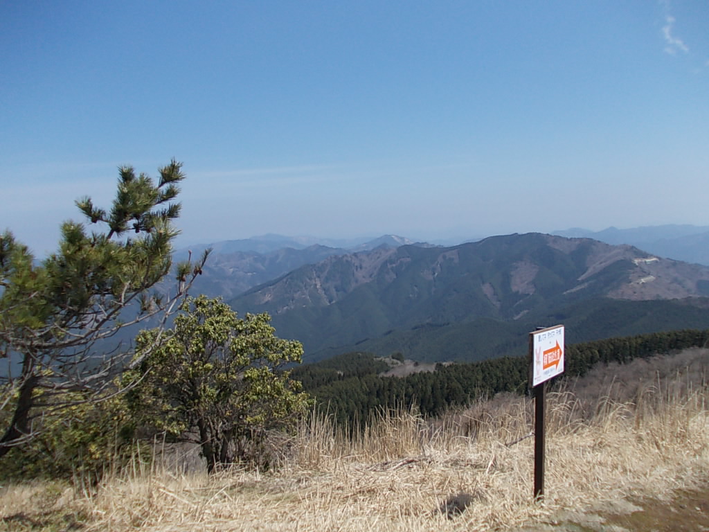 10:49 こちらは北東方向、三国岳方面です。