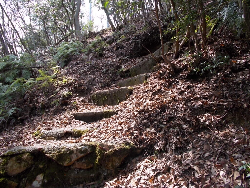 12：05　階段が出てきました。