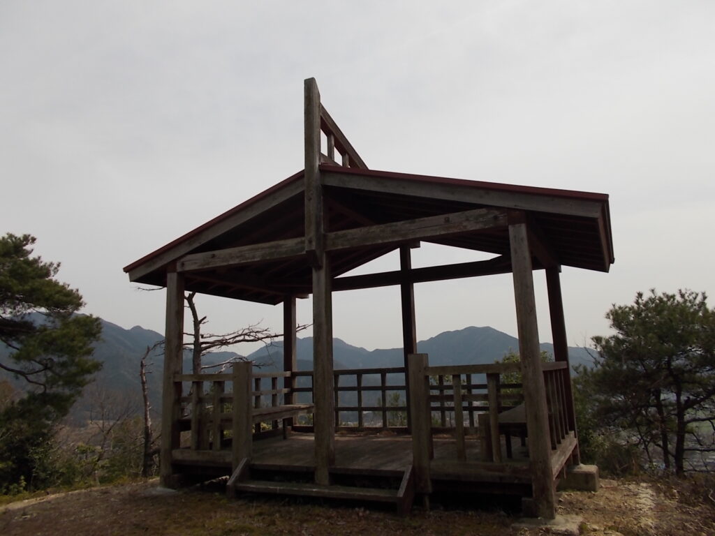 12：52　すぐにあずまやに。