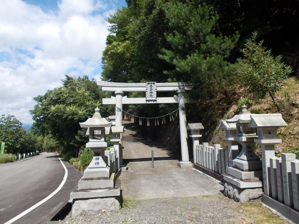 10：31　青倉神社の鳥居です。これをくぐってスタートです。