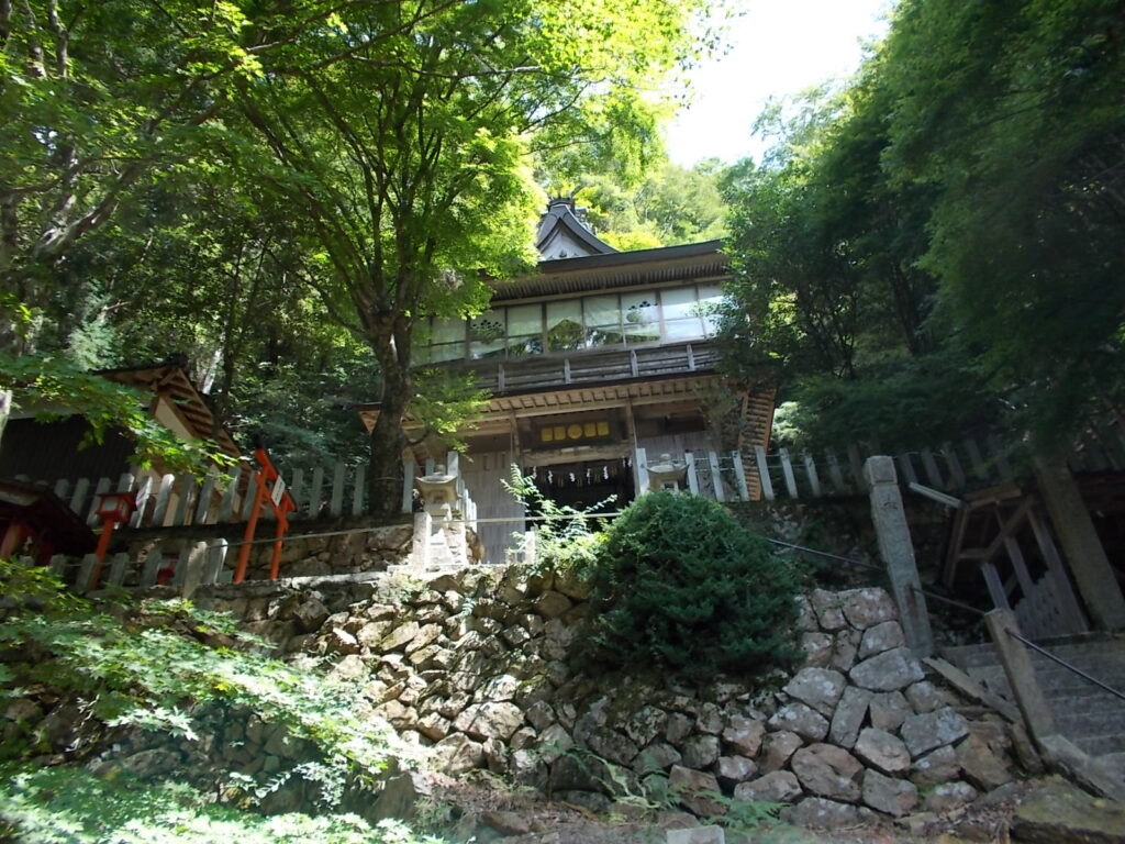 10：34　その前にちょこっと神社へご挨拶。