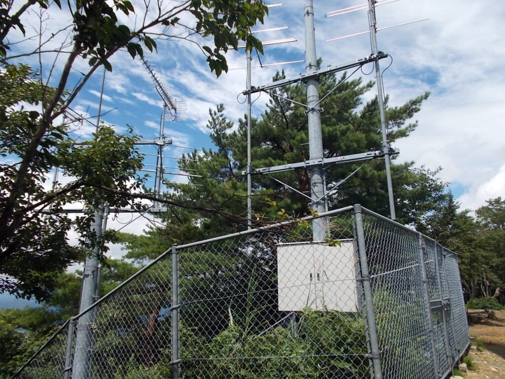 11：24　山頂手前のアンテナです。