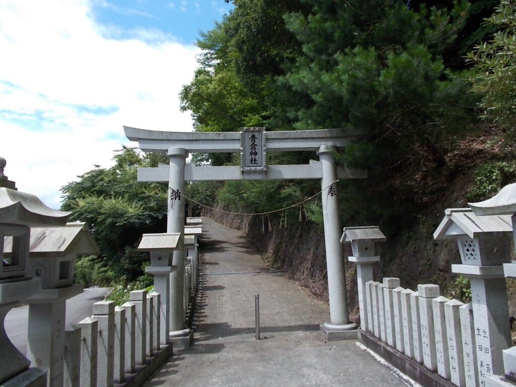 12：12　神社の鳥居に戻りました。