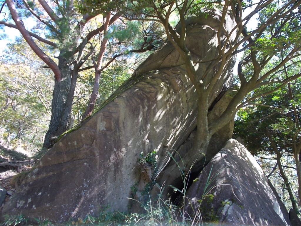 10：35　大きな岩がありました。
