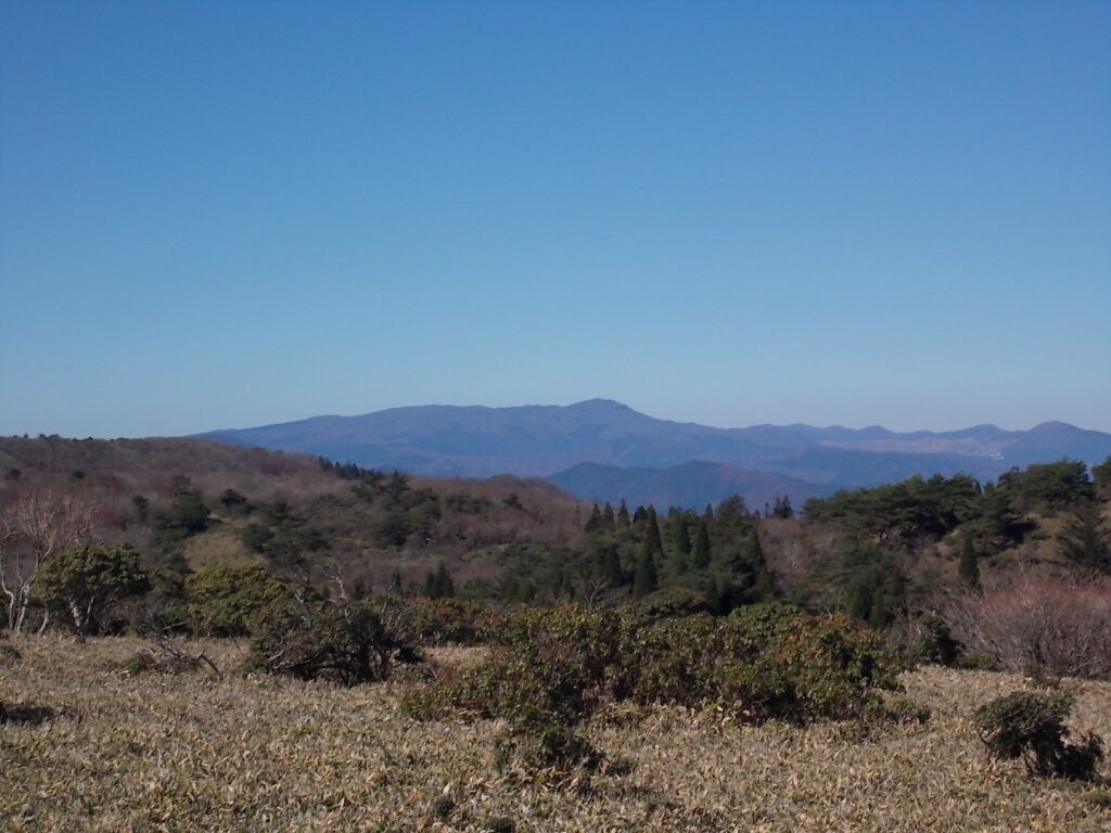 11：54　ここから見える氷ノ山方面。