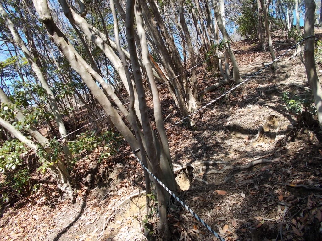 11:20 ロープのある急な上り。