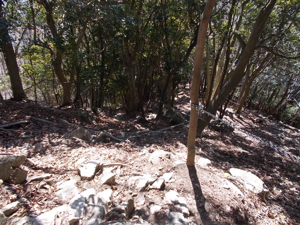 12:15 Aコースを下ります。こちらも負けないくらい急です。