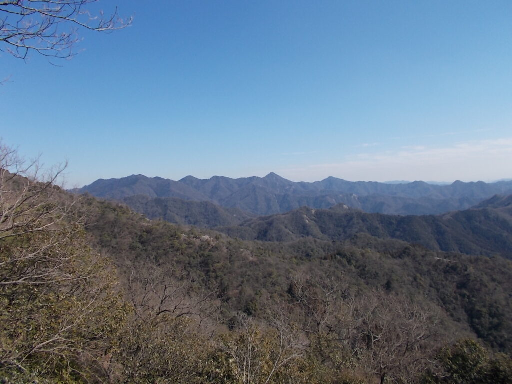 12:34 ここからは七種山方面がよく見えます。