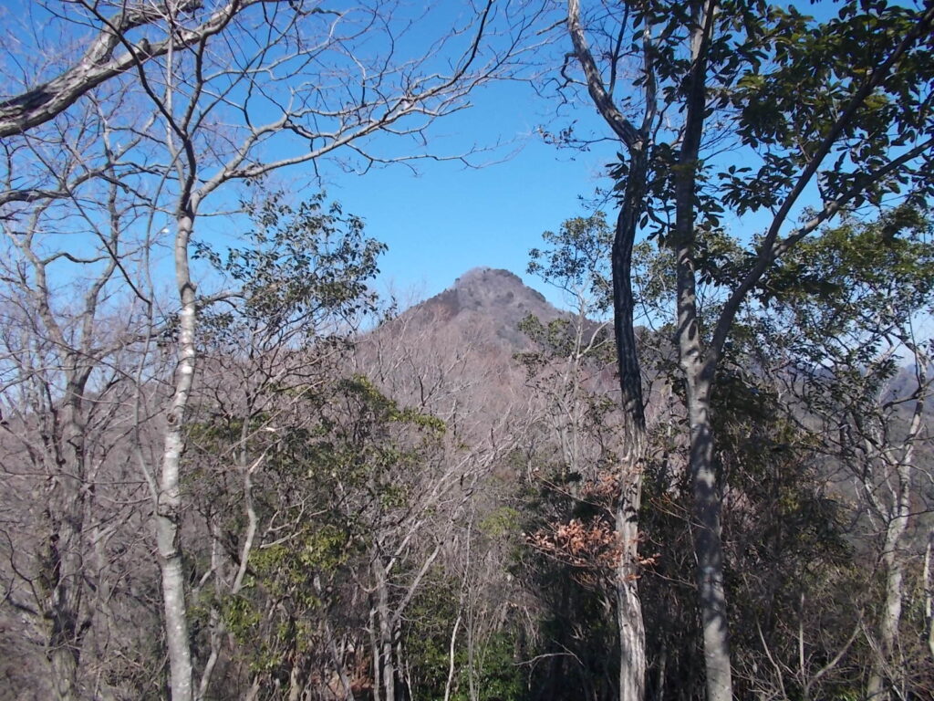 12:43 西の丸から明神山をみたところ