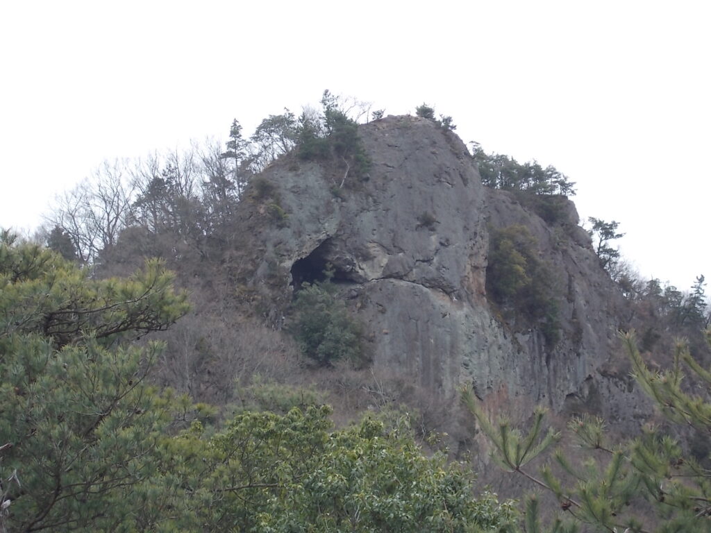 11：54　神座の窟も見えました。