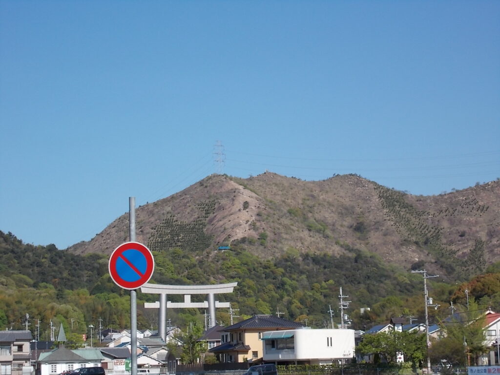 8：40　有名な鳥居と百間岩