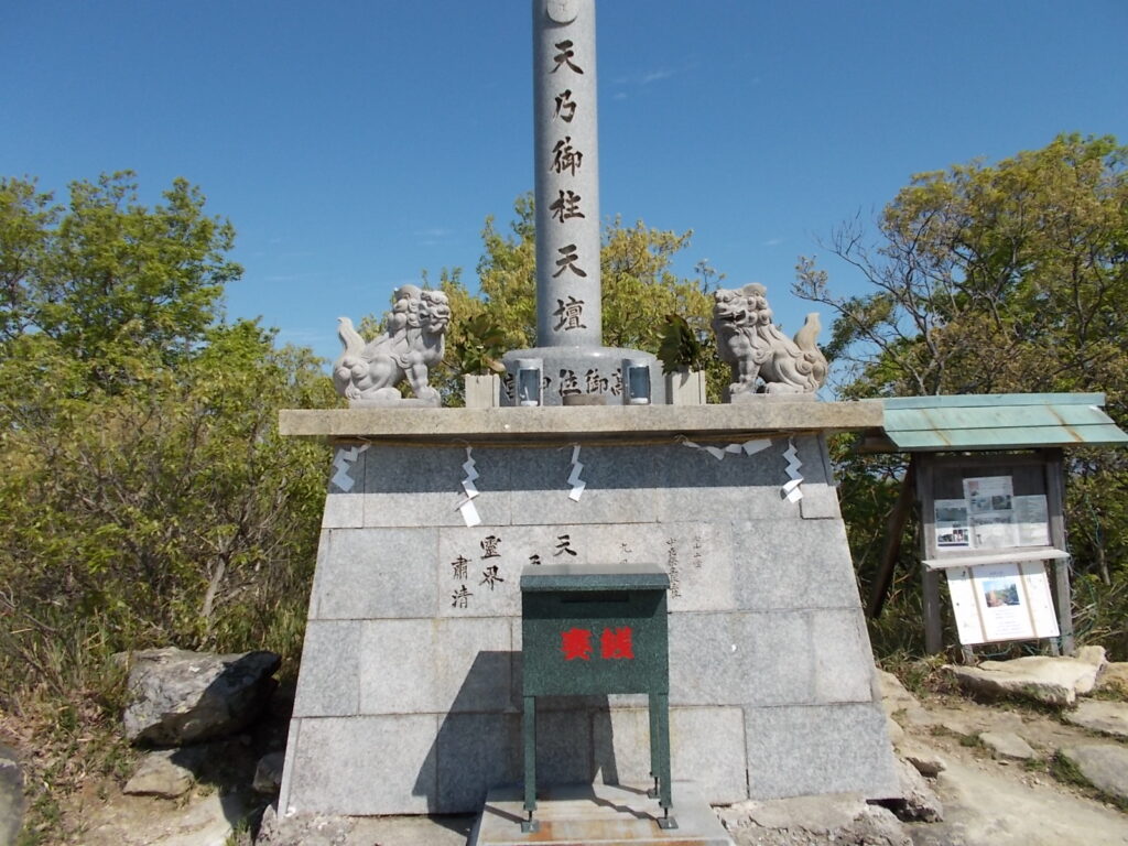 9：46　すぐ隣にある天壇。何かの儀式に使われるようです。