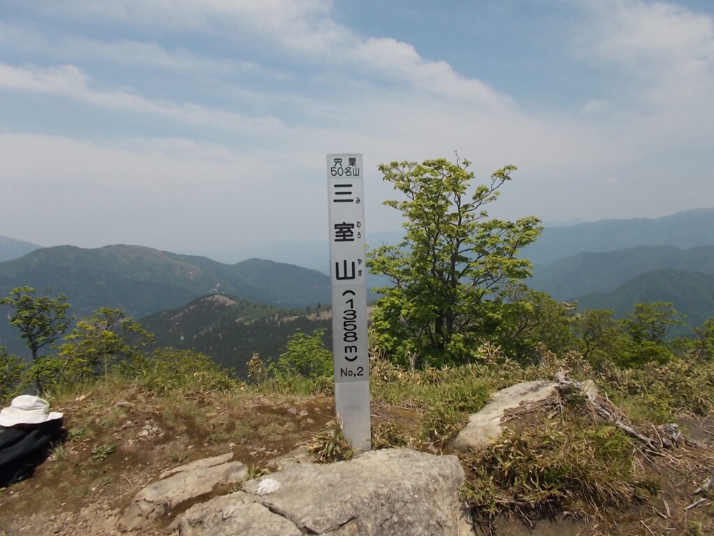 三室山(みむろやま)