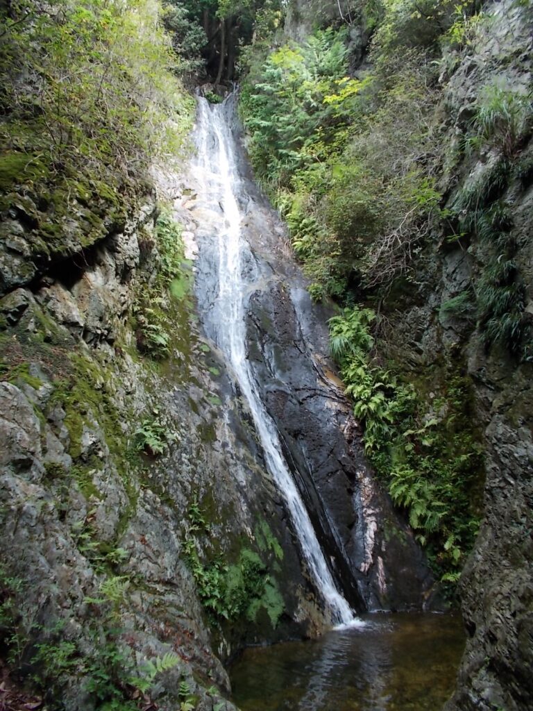 10：05　長滝です。ようやく滝らしいのが出てきました。