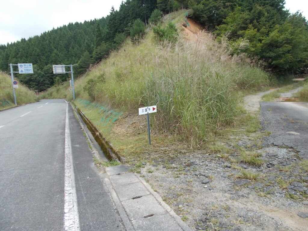 10：37　さらに上って、右の旧道に入ります。