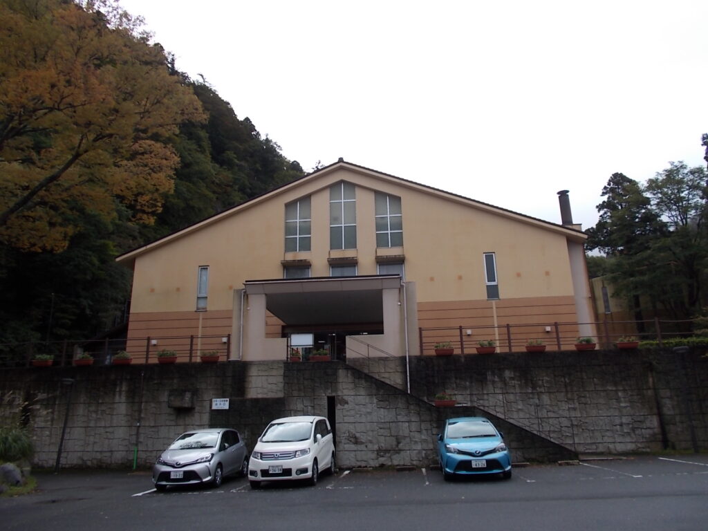 13:20 ホテル大山しろがねの駐車場に戻ってきました。これからお風呂に入って、蒜山へ移動します。