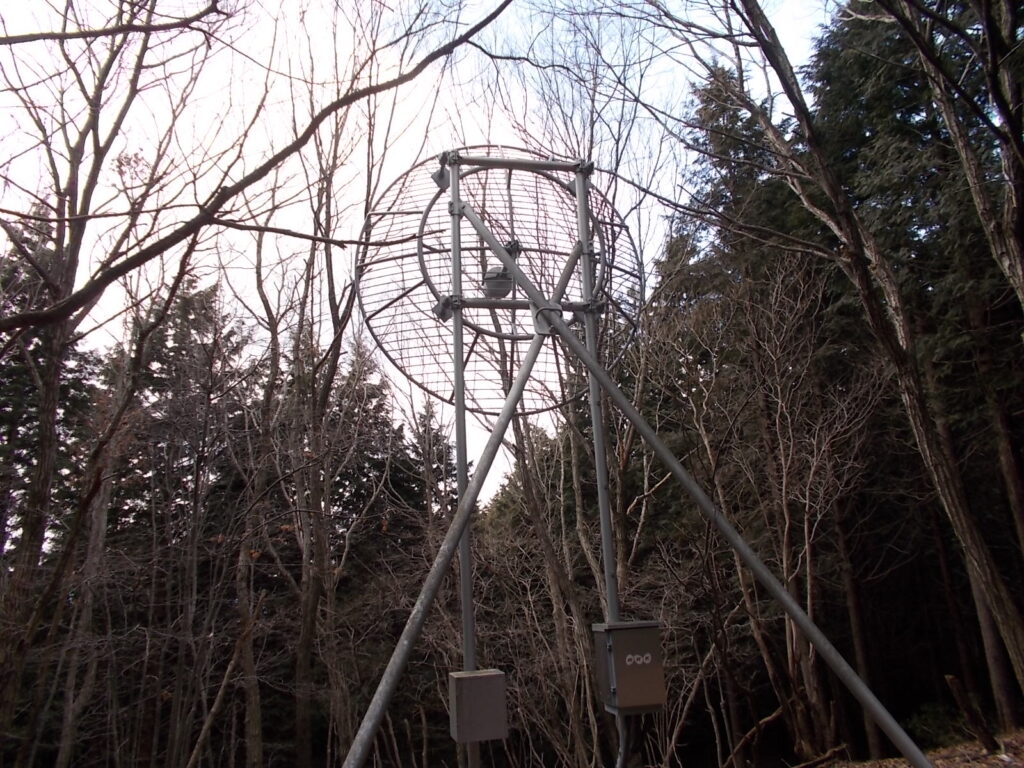 11:14 NHKのアンテナに着きました。周りは木だらけですが、こんな状態で大丈夫なんでしょうか。