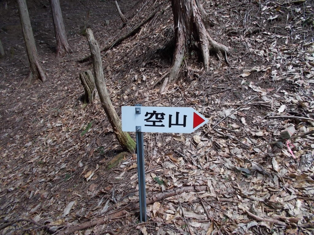 10:49 よく見る案内板。ここでは初めてかな。