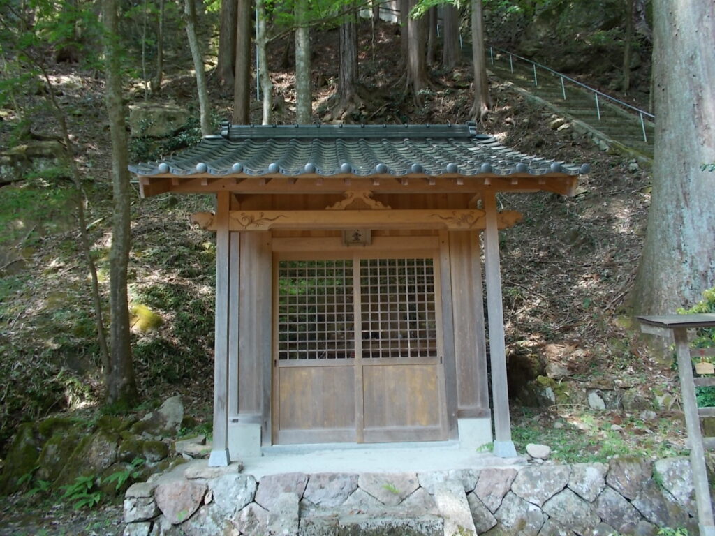 12：39　こちらは薬師堂