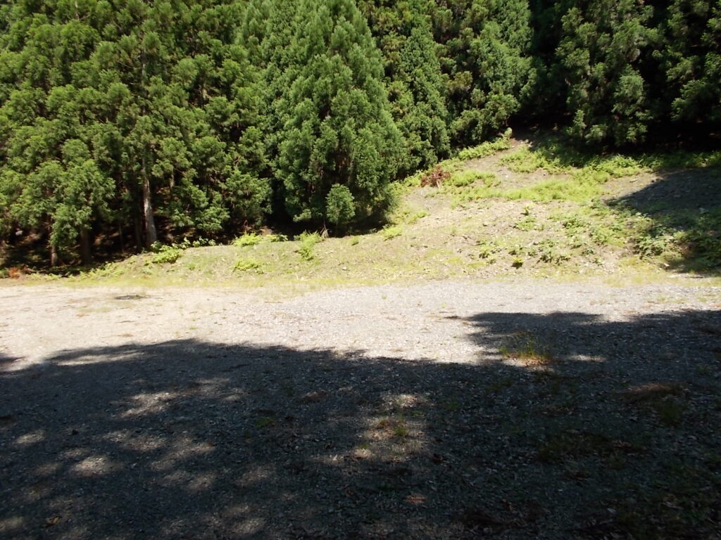 10：10　少し行くと広場があります。  ここまで車で入れます。