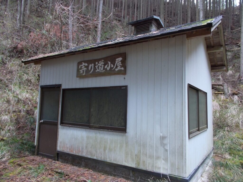 11：10　その下にある寄り道小屋