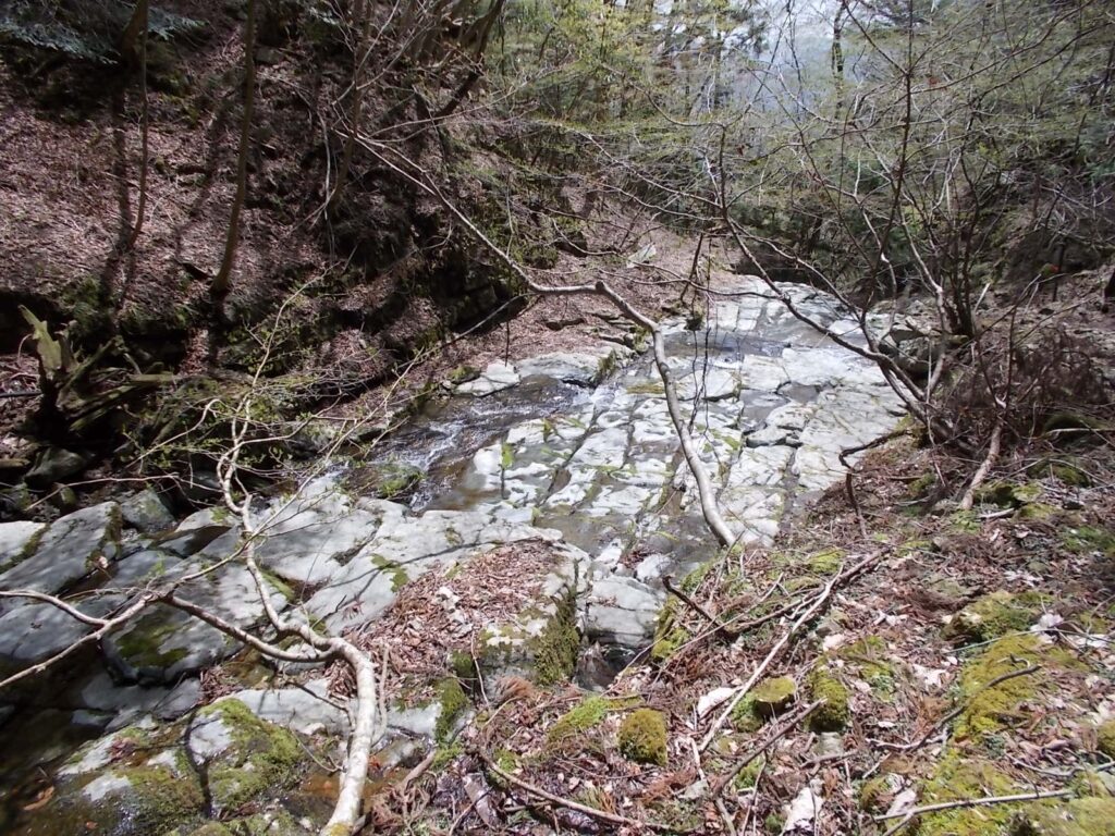 11：53　これもナメ滝かな。