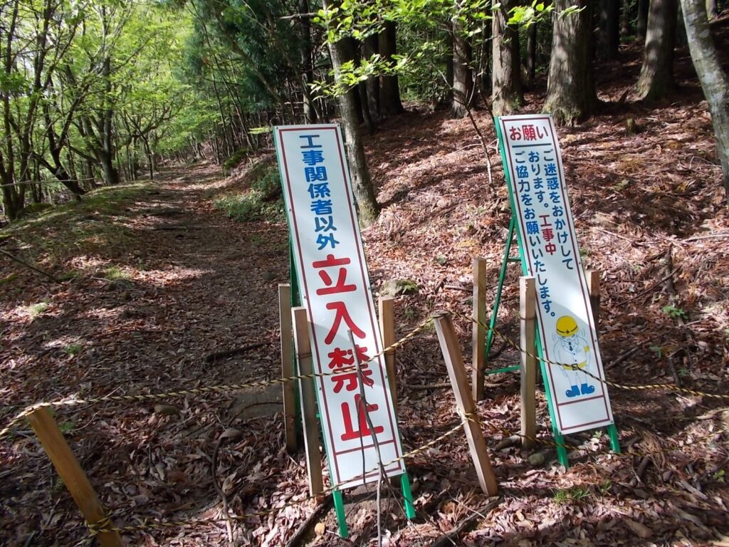 8：45　工事エリアの立ち入り禁止看板。
