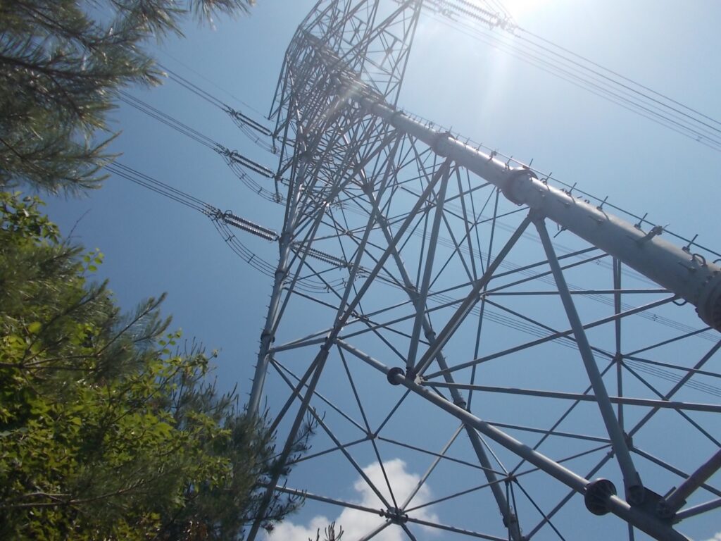 10：35　少し上ると、鉄塔に着きました。