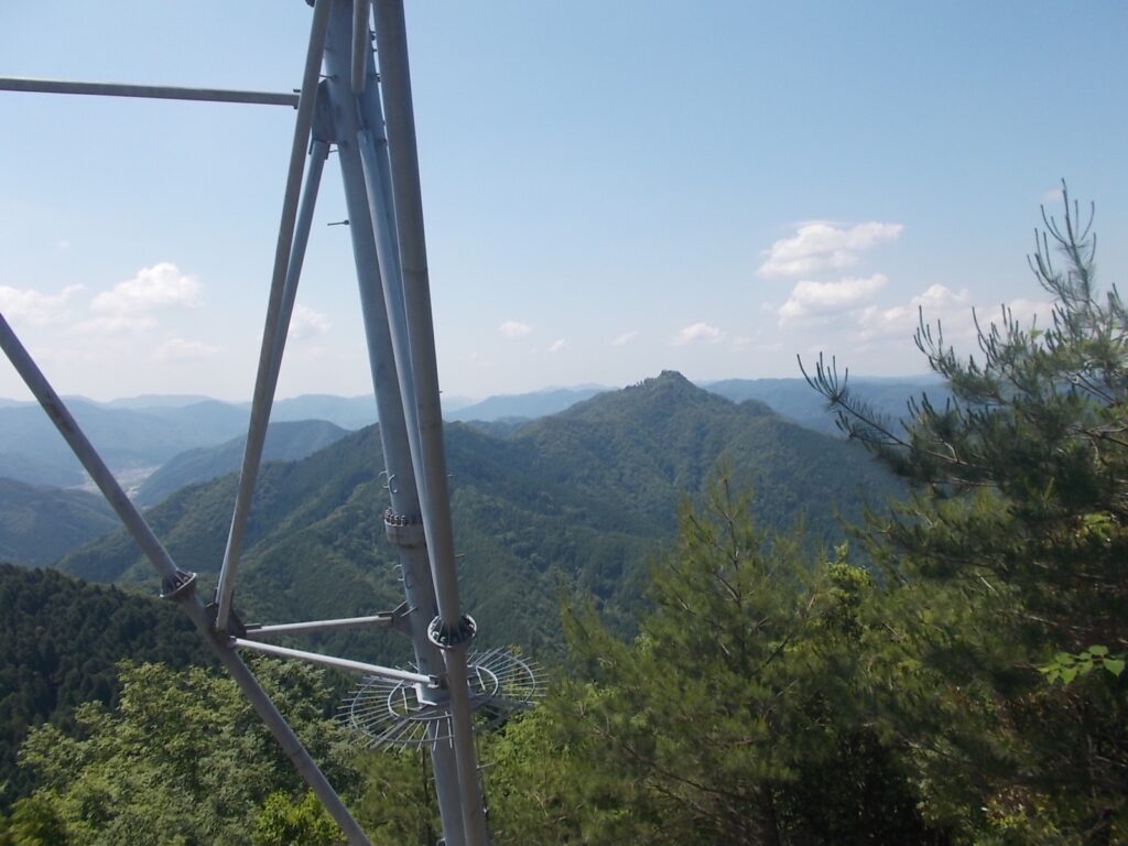 10：36　鉄塔からの眺め。これは長水山方面