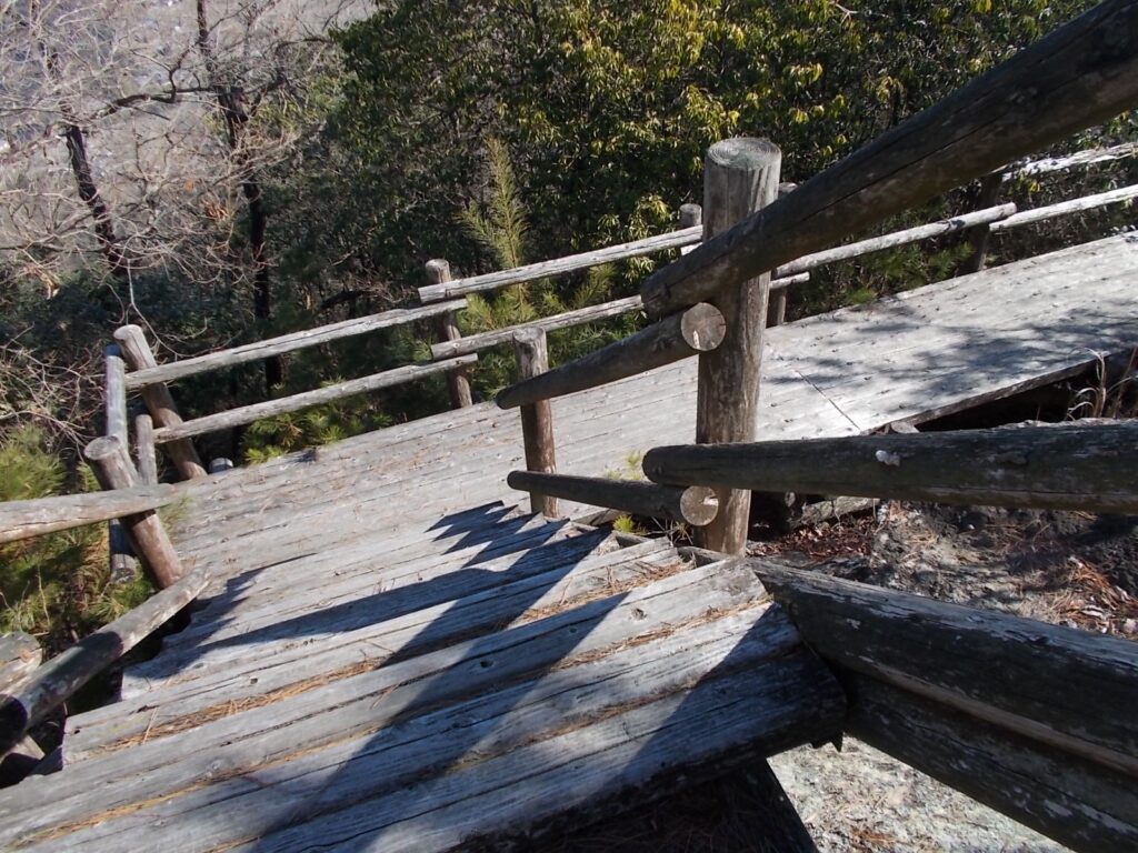 11：09　すぐに迂回路の木道。