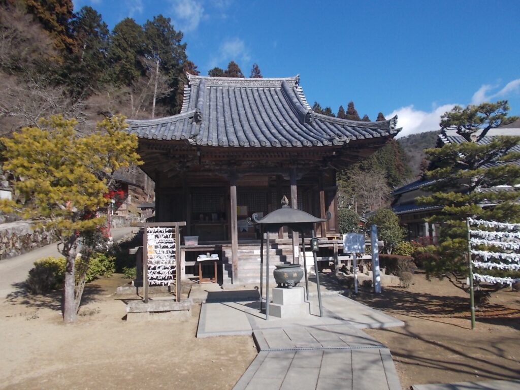 12：36　弥勒寺本堂