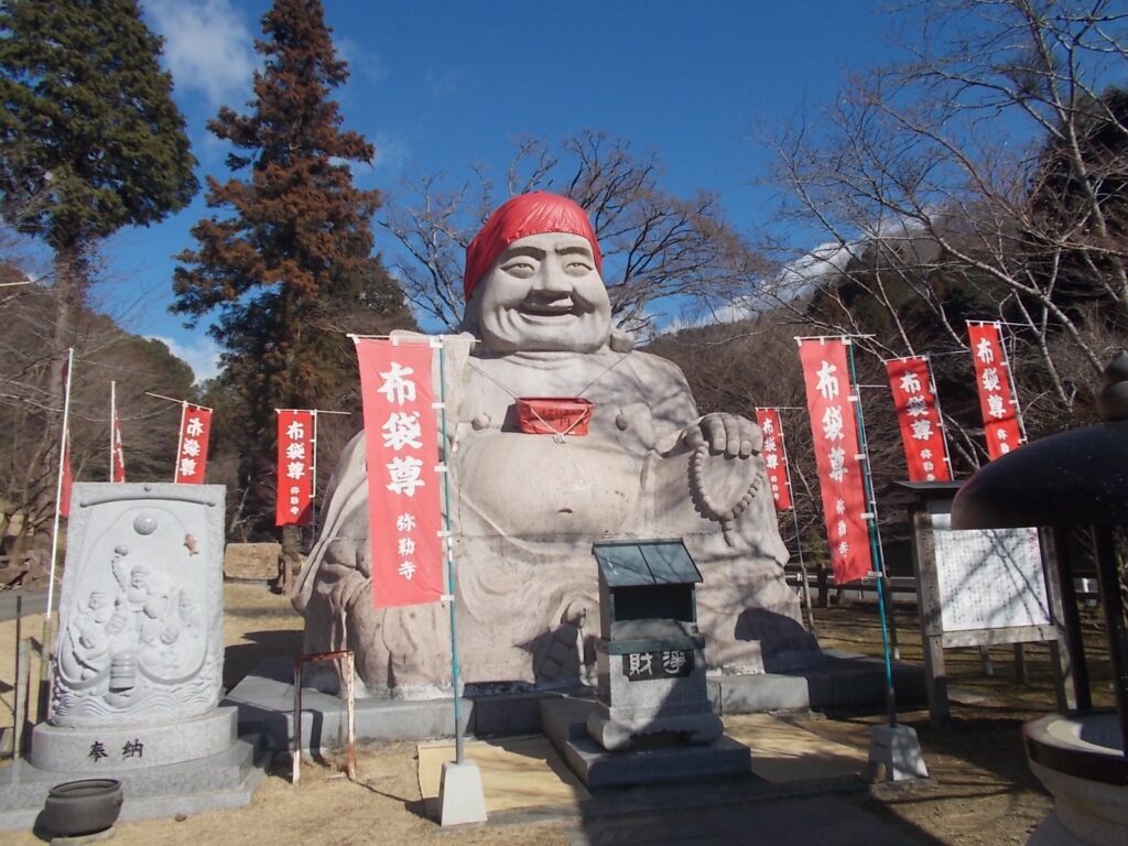 12：39　大きな石の布袋さん
