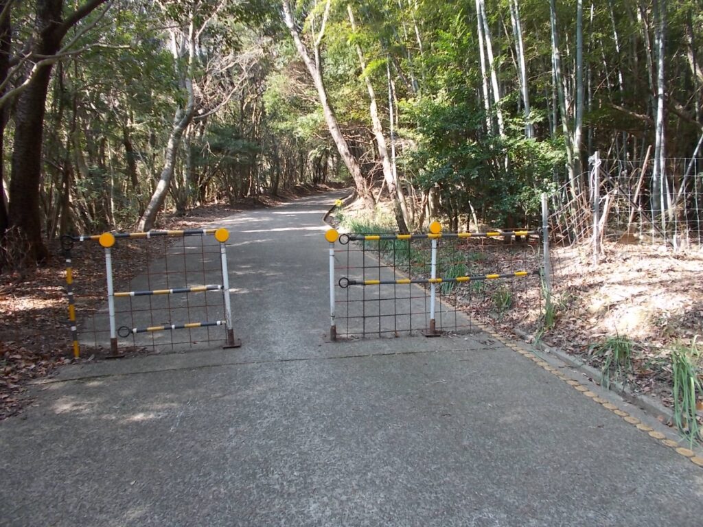 12：57　すぐに車止め。