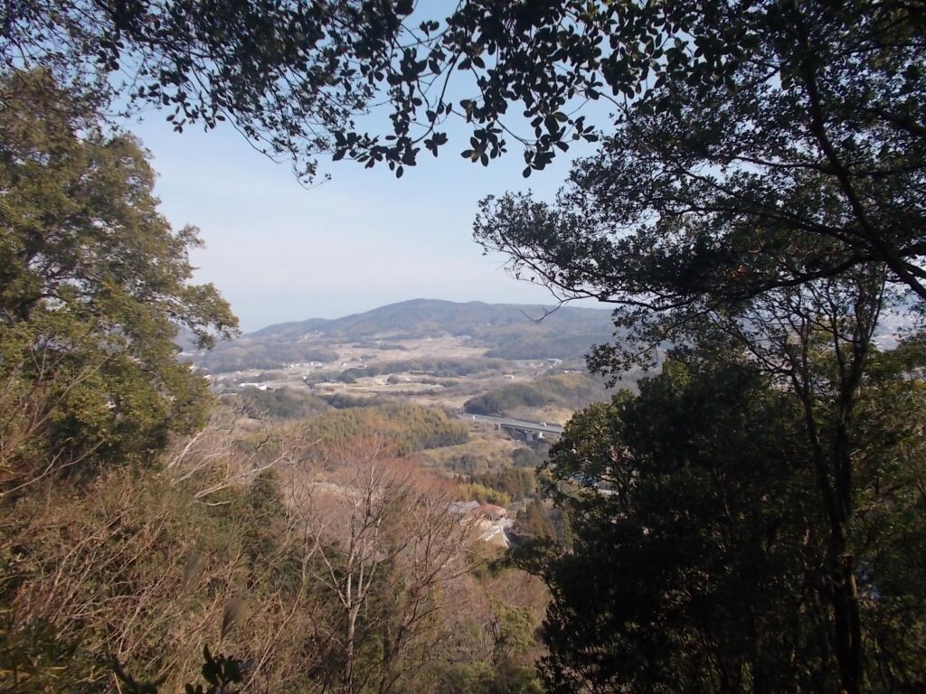 13：03　景色がのぞける場所にでました。