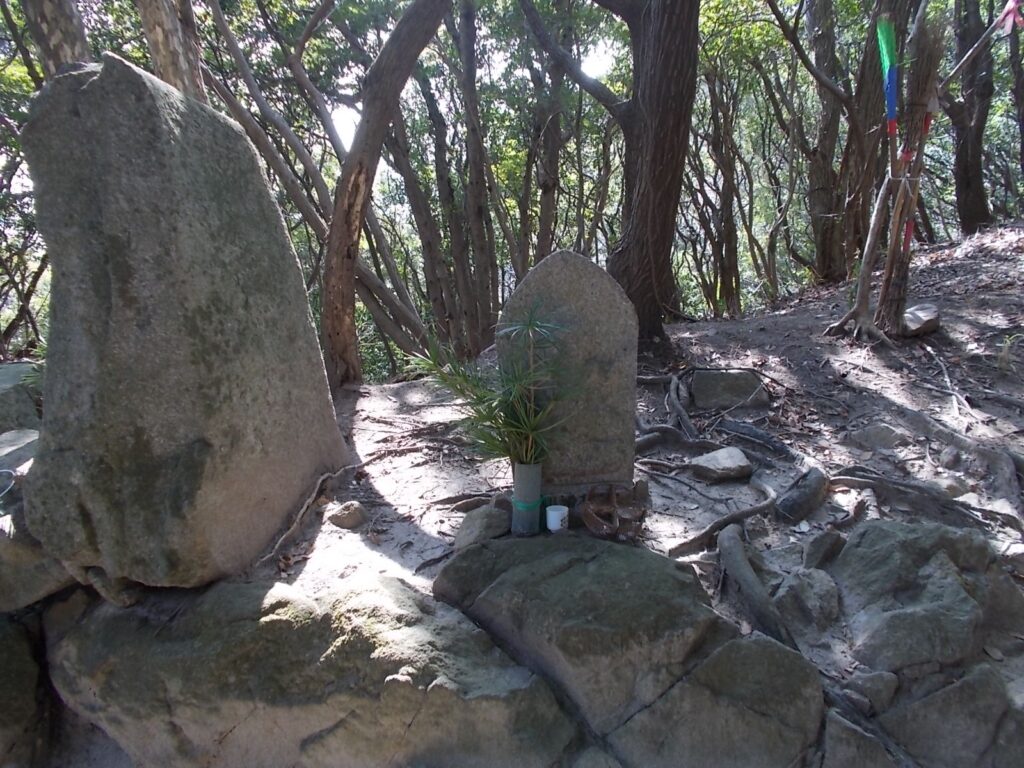 13：08　なにかお祀りされてます。