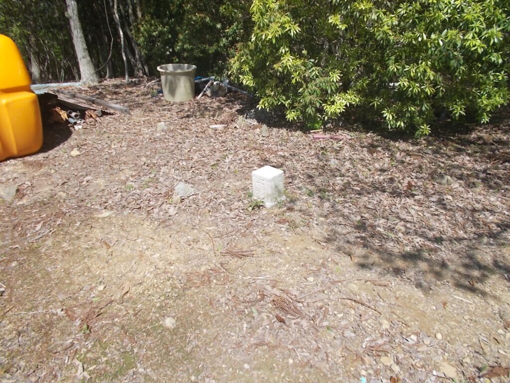 10:08 山頂の三角点